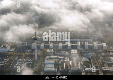 ETEC, Essener Technologie und Entwicklungszentrum und TV Turm durch die Wolken, Luftaufnahme, Essen, Ruhrgebiet Stockfoto