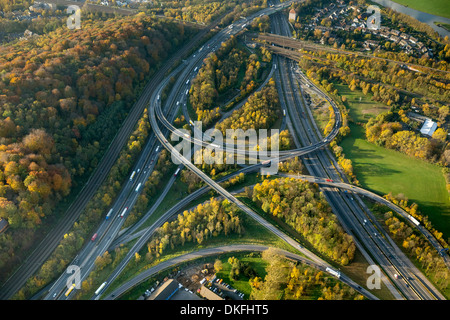 Autobahnkreuz Kaiserberg Austausch, Autobahnkreuz, Autobahn A3 und A40 Ruhrschnellweg, Luftaufnahme, Duisburg, Ruhrgebiet Stockfoto