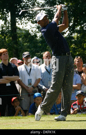 1. Juli 2009 abschlägt - Washington, District Of Columbia, USA - TIGER WOODS im Congressional Country Club im Rahmen der Earl Woods Memorial pro-am in den nationalen AT&T. (Kredit-Bild: © James Berglie/ZUMA Press) Stockfoto