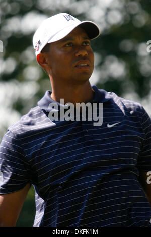 1. Juli 2009 abschlägt - Washington, District Of Columbia, USA - TIGER WOODS im Congressional Country Club im Rahmen der Earl Woods Memorial pro-am in den nationalen AT&T. (Kredit-Bild: © James Berglie/ZUMA Press) Stockfoto