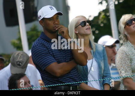 1. Juli 2009 - Washington, District Of Columbia, USA - TIGER WOODS und Frau ELIN NORDEGREN WOODS besuchen die Eröffnungsfeier für die AT&T nationale gehostet von Ehemann Tiger Woods. (Kredit-Bild: © James Berglie/ZUMA Press) Stockfoto