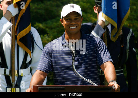 1. Juli 2009 - Washington, District Of Columbia, USA - TIGER WOODS liefert Begrüßungsrede bei der Eröffnungsfeier für die 2009 AT&T nationale. (Kredit-Bild: © James Berglie/ZUMA Press) Stockfoto