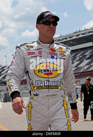 2. Juli 2009 - Daytona Beach, Florida, USA - KEVIN HARVICK geht zu seinem Auto vor dem NASCAR Coke Zero 400 Rennen Donnerstag, 2. Juli 2009 auf dem Daytona International Speedway in Daytona Beach, FL. (Credit-Bild: © Alex Menendez/Southcreek Global/ZUMA Press) Stockfoto