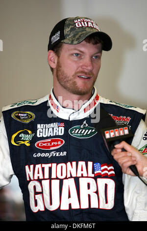 2. Juli 2009 - Daytona Beach, Florida, USA - DALE EARNHARDT JR. spricht mit den Medien vor dem NASCAR Coke Zero 400 Rennen Donnerstag, 2. Juli 2009 auf dem Daytona International Speedway in Daytona Beach, FL. (Credit-Bild: © Alex Menendez/Southcreek Global/ZUMA Press) Stockfoto