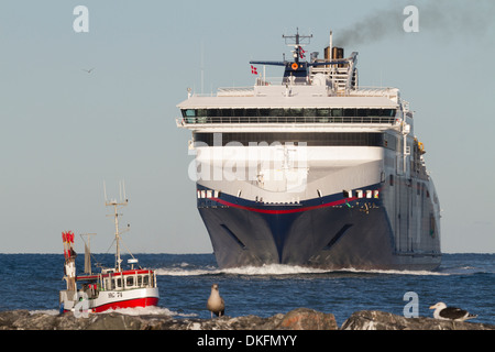 Color Line Superspeed Klasse Ro/Pax-Fähre kommt in Hirtshals, Dänemark. Stockfoto