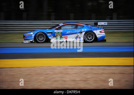 11. Juni 2009 - Le Mans, Frankreich - #66 JetAlliance Aston Martin DBR9 GT1 im Zeittraining für die 24 Stunden von Le Mans, Donnerstag, 11. Juni 2009, in Le Mans, Frankreich. (Kredit-Bild: © Rainier Ehrhardt/ZUMAPRESS.com) Stockfoto