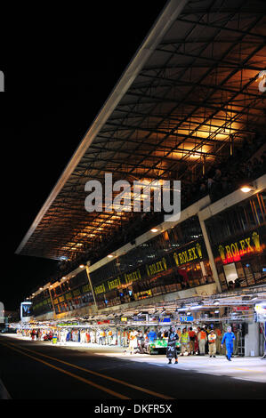 11. Juni 2009 - Le Mans, Frankreich - Pit-Aktion in der Qualifikation für die 24 Stunden von Le Mans, Donnerstag, 11. Juni 2009, in Le Mans, Frankreich. (Kredit-Bild: © Rainier Ehrhardt/ZUMAPRESS.com) Stockfoto