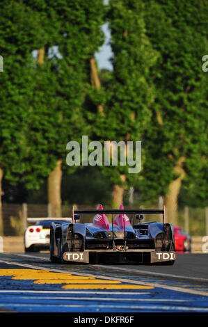 13. Juni 2009 - Mans Le, Frankreich - #2 Audi Sport R15 während der 24 Stunden von Le Mans, Samstag, 13. Juni 2009, in Le Mans, Frankreich. (Kredit-Bild: © Rainier Ehrhardt/ZUMAPRESS.com) Stockfoto