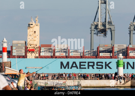 Die erste Abfahrt der M/V Mærsk Mc-Kinney Møller aus Aarhus, Dänemark Stockfoto