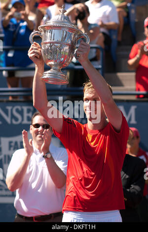 2. August 2009 Einzel - Westwood, Kalifornien, Vereinigte Staaten von Amerika - Sam Querrey nach dem Gewinn der LA Tennis Open Finale. (Kredit-Bild: © Brandon Parry/Southcreek Global/ZUMAPRESS.com) Stockfoto