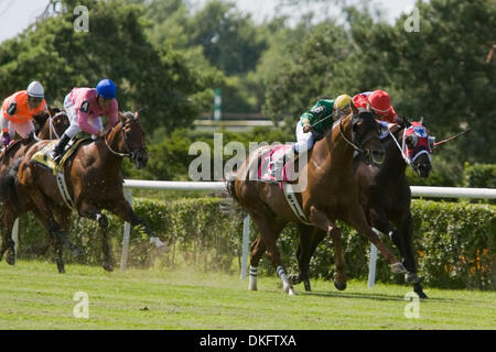 12. Juli 2009 - stecken Fort Erie, Ontario, Kanada - in Verkehr (4) Marco Be Good (8) und betrunkene Liebe (2) während der Ausführung von Daryl Wells Sr. Memorial Stakes zu Fort Erie Race Track. (Kredit-Bild: © Frank Jansky/Southcreek Global/ZUMA Press) Stockfoto