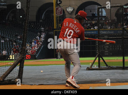 21. Juli 2009 - Houston, Texas, USA - Baseball MLB: St. Louis Cardinals-Manager TONY LA RUSSA Treffern Boden Kugeln Infielders vor Dienstag Nächte Matchup mit dem Houston Astro. (Kredit-Bild: © Stacy Revere/Southcreek Global/ZUMA Press) Stockfoto