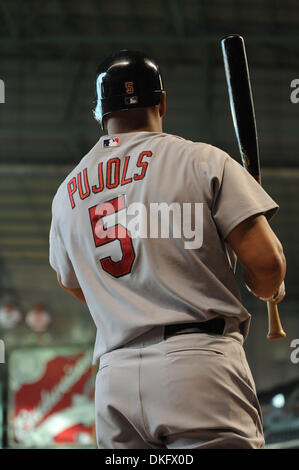 21. Juli 2009 - Houston, Texas, USA - Baseball MLB: St. Louis Cardinals ALBERT PUJOLS steht im Kreis auf Deck während einer Nationalliga Matchup zwischen den St. Louis Cardinals und Houston Astro.  Houston gewann das Spiel 11-6. (Kredit-Bild: © Stacy Revere/Southcreek Global/ZUMA Press) Stockfoto