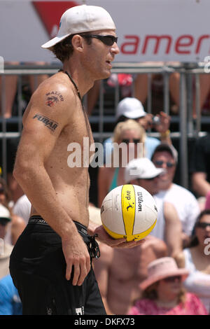 9. August 2009 - Hermosa Beach, Kalifornien, Vereinigte Staaten von Amerika - John Hyden im AVP CROCS Tour Hermosa Beach Open Finale. (Kredit-Bild: © Brandon Parry/Southcreek Global/ZUMAPRESS.com) Stockfoto