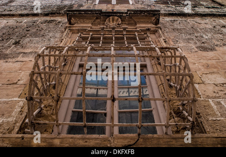 Fenster, Mdina - mittelalterlichen Stadtmauer liegt auf einem Hügel im Zentrum von Malta. Stockfoto