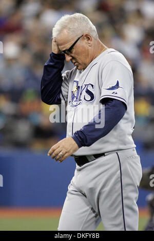 25. Juli 2009 - Toronto, Ontario, Kanada - Tampa Bay Rays Manager JOE MADDON während eines Spiels gegen die Toronto Blue Jays im Rogers Centre in Toronto, Ontario Die Blue Jays verlor gegen die Strahlen 10-9. (Kredit-Bild: © Anson Hung/Southcreek Global/ZUMA Press) Stockfoto