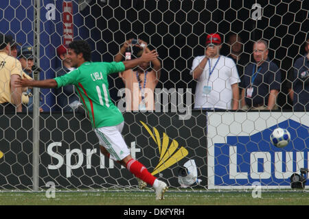 26. Juli 2009 - East Rutherford, New York, USA - CARLOS VELA mit einem Ziel. Mexiko Niederlagen USA 5-0 in der Concacaf Gold Cup-Finale im Giants Stadium, Rutherford NJ. (Kredit-Bild: © Tony Gruppuso/Southcreek Global/ZUMA Press) Stockfoto