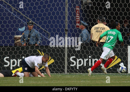 26. Juli 2009 - East Rutherford, New York, USA - GIOVANI DOS SANTOS mit einem Ziel. Mexiko Niederlagen USA 5-0 in der Concacaf Gold Cup-Finale im Giants Stadium, Rutherford NJ. (Kredit-Bild: © Tony Gruppuso/Southcreek Global/ZUMA Press) Stockfoto