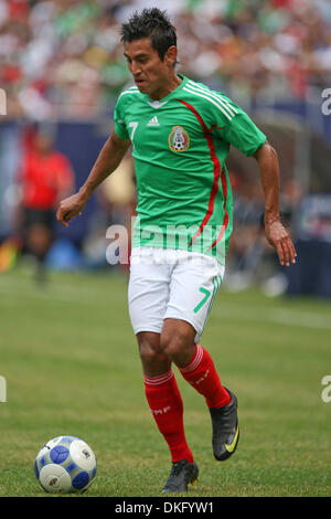 26. Juli 2009 - East Rutherford, New York, USA - ALBERTO MEDINA geht der Ball. Mexiko Niederlagen USA 5-0 in der Concacaf Gold Cup-Finale im Giants Stadium, Rutherford NJ. (Kredit-Bild: © Tony Gruppuso/Southcreek Global/ZUMA Press) Stockfoto