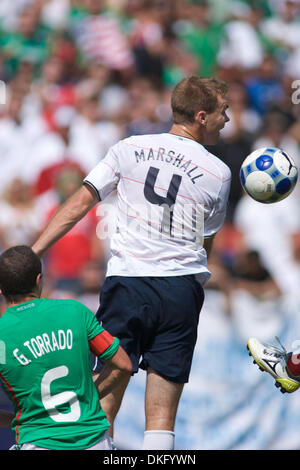 26. Juli 2009 - East Rutherford, New York, USA - CHAD MARSHALL (4) während der CONCACAF GOLD CUP-Finale 2009 Mexiko Vs USA im riesigen Stadion in East Rutherford, New Jersey. (Kredit-Bild: © Chaz Niell/Southcreek Global/ZUMA Press) Stockfoto