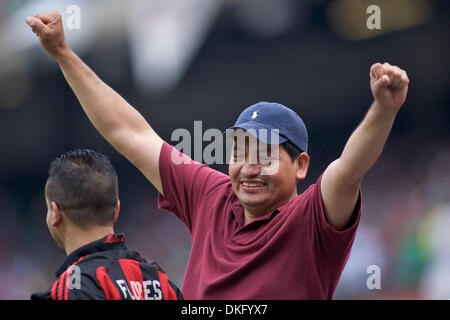 26. Juli 2009 feiern - East Rutherford, New York, USA - Mexiko-Fans während der CONCACAF GOLD CUP-Finale 2009 Mexiko Vs USA im riesigen Stadion in East Rutherford, New Jersey.   (Kredit-Bild: © Chaz Niell/Southcreek Global/ZUMA Press) Stockfoto