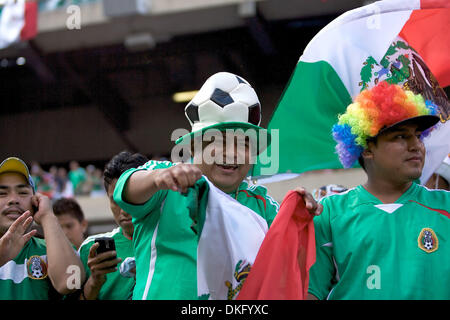 26. Juli 2009 feiern - East Rutherford, New York, USA - Mexiko-Fans während der CONCACAF GOLD CUP-Finale 2009 Mexiko Vs USA im riesigen Stadion in East Rutherford, New Jersey. (Kredit-Bild: © Chaz Niell/Southcreek Global/ZUMA Press) Stockfoto