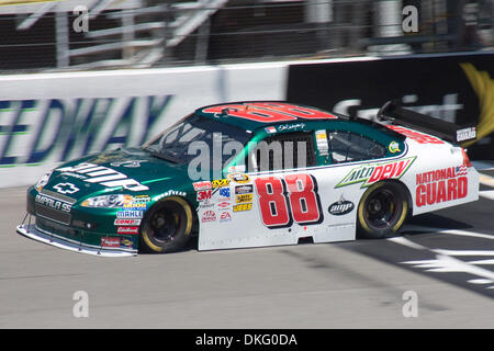 12. Juni 2009 - Brooklyn, Michigan, USA - 12. Juni 2009: Dale Earnhardt Jr. (88) während des Trainings die Ziellinie überquert.  NASCAR Lifelock 400 fand auf dem Michigan International Speedway in Brooklyn, Michigan (Credit-Bild: © Alan Ashley/Southcreek Global/ZUMApress.com) Stockfoto