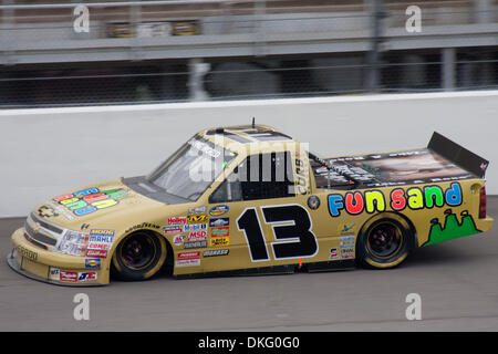 13. Juni 2009 - Brooklyn, Michigan, USA - 13. Juni 2009: Johnny Sauter (13) Rennen in Kurve 1.  NASCAR Michigan 200 fand auf dem Michigan International Speedway in Brooklyn, Michigan (Credit-Bild: © Alan Ashley/Southcreek Global/ZUMApress.com) Stockfoto