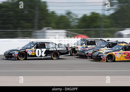 14. Juni 2009 - Brooklyn, Michigan, Vereinigte Staaten von Amerika - 14. Juni 2009: Casey Mears (#07 Jack Daniels Chevrolet) führt Trio von Autos unter der Leitung von Ryan Newman (#39 US Army Chevrolet) mit Jeff Gordon (#24 Nationalgarde '' Jahr des NCO'' / DuPont Chevrolet) und Jeff Burton (#31) in enge Verfolgung bei Lifelock 400 auf dem Michigan International Speedway in Brooklyn, MI... FÜR REDAKTIONELLE Stockfoto