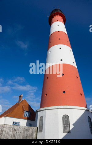 Leuchtturm Westerheversand auf Halbinsel Eiderstedt, Schleswig-Holstein, Deutschland, Europa Stockfoto