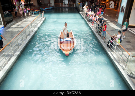 Gondel. Die Shoppes at Marina Bay Sands. Stockfoto