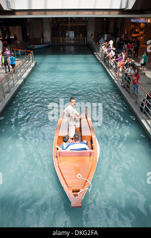 Gondel. Die Shoppes at Marina Bay Sands. Stockfoto