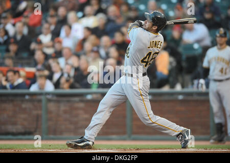 27. Juli 2009 - San Francisco, Kalifornien, USA - Pittsburgh Pirates Outfielder GARRETT JONES in Aktion während des MLB-Spiels zwischen den Pittsburgh Pirates und die San Francisco Giants im AT&T Park in San Francisco. (Kredit-Bild: © Matt Cohen/Southcreek Global/ZUMA Press) Stockfoto