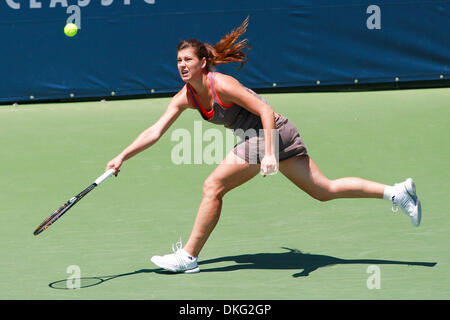 27. Juli 2009 - Stanford, Kalifornien, USA - AGNIESZKA RADWANSKA (POL) gegen Sorana Cirstea (ROU), nicht abgebildet, in der ersten Runde spielen bei der Bank of West Classic, Sony Ericsson WTA tour, Damen-Tennis-Turnier in der Taube Familie Tennisstadion in Stanford, Kalifornien (Credit-Bild: © Konstandinos Goumenidis/Southcreek Global/ZUMA Press) Stockfoto