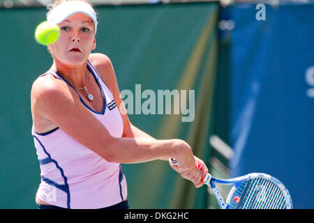 27. Juli 2009 - Stanford, Kalifornien, USA - SORANA CIRSTEA (ROU) gegen Agnieszka Radwanska (POL), nicht abgebildet, in der ersten Runde spielen bei der Bank of West Classic, Sony Ericsson WTA tour, Damen-Tennis-Turnier in der Taube Familie Tennisstadion in Stanford, Kalifornien (Credit-Bild: © Konstandinos Goumenidis/Southcreek Global/ZUMA Press) Stockfoto