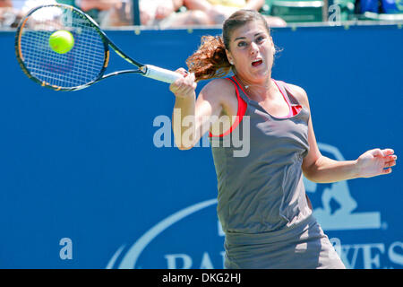 27. Juli 2009 - Stanford, Kalifornien, USA - AGNIESZKA RADWANSKA (POL) gegen Sorana Cirstea (ROU), nicht abgebildet, in der ersten Runde spielen bei der Bank of West Classic, Sony Ericsson WTA tour, Damen-Tennis-Turnier in der Taube Familie Tennisstadion in Stanford, Kalifornien (Credit-Bild: © Konstandinos Goumenidis/Southcreek Global/ZUMA Press) Stockfoto