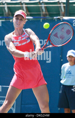 27. Juli 2009 - Stanford, Kalifornien, USA - ELENA DEMENTIEVA (RUS) gegen Anne Keothavong (GBR), nicht abgebildet, in der ersten Runde spielen bei der Bank of West Classic, Sony Ericsson WTA tour, Damen-Tennis-Turnier in der Taube Familie Tennisstadion in Stanford, Kalifornien (Credit-Bild: © Konstandinos Goumenidis/Southcreek Global/ZUMA Press) Stockfoto