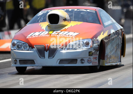 28. Juli 2009 - Sonoma, Kalifornien, USA - 26. Juli 2009: Greg Stanfield Bossier City, La in der Haltung Bekleidung/Pontiac GXP während Pro Stock Eliminierungen bei den Fram Autolite NHRA Nationals auf dem Infineon Raceway in Sonoma, Kalifornien (Credit-Bild: © Matt Cohen/Southcreek Global/ZUMApress.com) Stockfoto