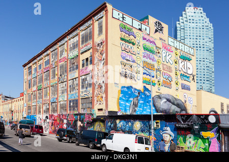 Fünf Pointz war ein Magnet für bekannte Graffiti-Künstler, Long Island City, Queens, New York City. November 2013 abgerissen. Stockfoto