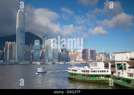 Star Ferry und Hong Kong Island Skyline, Hong Kong, China, Asien Stockfoto