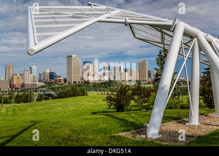 Die Skyline der Stadt von oben das Muttart Conservatory in Edmonton, Alberta, Kanada. Stockfoto