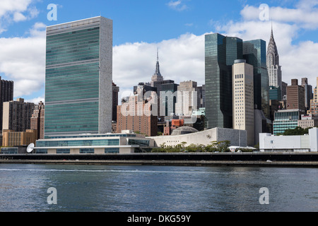 Skyline von Midtown Manhattan und dem East River, New York City, USA Stockfoto