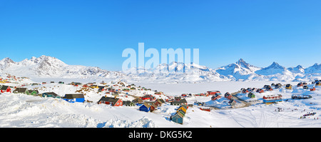 Tasiilaq Panorama im winter Stockfoto