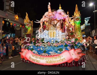 Schweben Sie auf Loi Krathong Festival, Chiang Mai, Nord-Thailand, Thailand, Südostasien, Asien Stockfoto