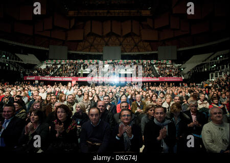 Bologna, Italien. 4. Dezember 2013. Die Rede von Matteo Renzi während des Besuchs in Bologna, am 4. Dezember 2013 für seine Kampagne für die Vorwahlen der Demokratischen Partei. Umfragen zufolge ist er der Favorit für die Rennsekretariats. : Bildnachweis Michele Lapini/NurPhoto: Michele Lapini/NurPhoto/ZUMAPRESS.com/Alamy Live-Nachrichten Stockfoto