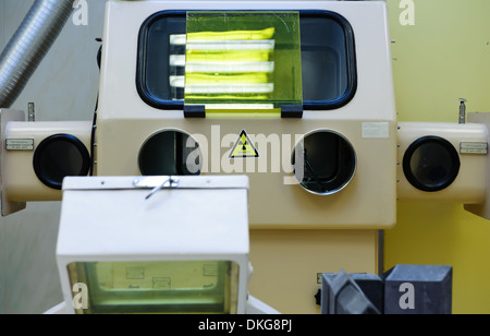 Anlagen zur Herstellung von radioaktiven Injektionen im Krankenhaus Stockfoto