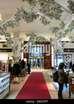 Saks Fifth Avenue Flagship-Store Interieur, NYC Stockfoto