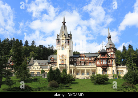 Schöne, magische Schloss Peles oder Palast in Sinaia, in der Nähe von Brasov, Rumänien, in Osteuropa Stockfoto