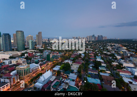 Blick über Makati Stadt bei Sonnenuntergang, Manila, Philippinen Stockfoto