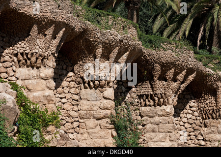 Vogelnester in der Terrasse Wände, Park Güell, Barcelona, Katalonien, Spanien Stockfoto